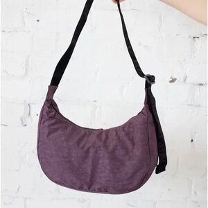 Like new Baggu Crescent Bag in Raisin